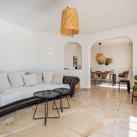 Flores Villa *